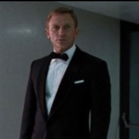 Daniel wroughton craig (born 2 march 1968) is an english actor. Daniel Craig as James Bond | Daniel craig, Suit jacket ...