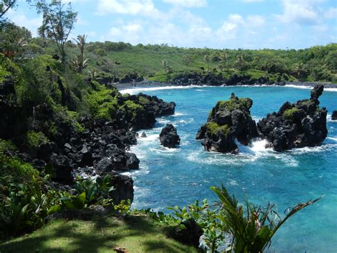 The scenic road to hana is one of the top tourist attractions on the hawaiian island of maui. Maui Vacation Packages & Travel Consult | Hawaii | Lisa ...