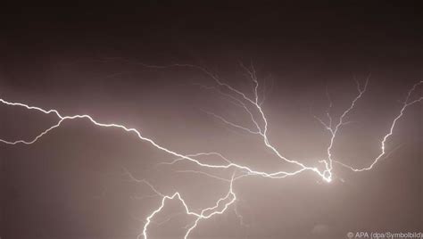 Die temperatur liegt in den nächsten stunden bei rund 14 grad. Schwere Unwetter verwüsten Teile Tirols - UnserTirol24