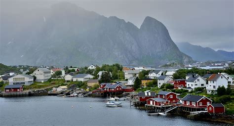 山、 ロフォーテン諸島、 ノルウェー、 島、 漁師の村、 北欧、 北の島、 村、 レーヌ、 モスケネソヤ、 町、 山、 風景、 空