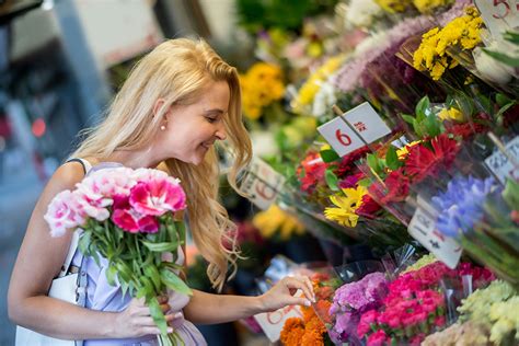 5 Ways To Get People Into Your Flower Shop