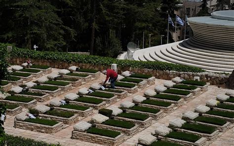 With Cemeteries Shut On Memorial Day Israelis Forced To Adopt New