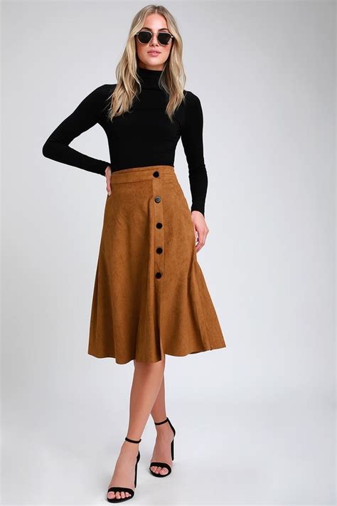 Rustic Work Outfit Ideas To Wear This Winter To Try Suede Skirt