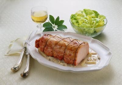 La carne de cerdo es muy fácil de cocinar, para conseguir que quede en su punto justo vamos a daros algunos consejos muy prácticos. Cómo cocinar un lomo de cerdo Cerdo salvaje / Lowstars.com