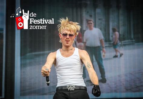 Joost Zorgt Voor Feestje Op Laatste Festivaldag Liefde Voor België Tongzoenen Met De Camera En