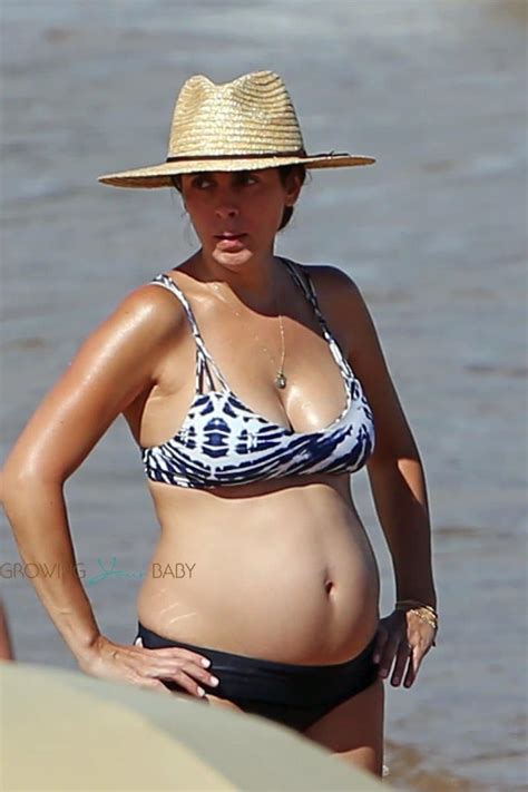 A Pregnant Jamie Lynn Sigler Hits The Beach In Maui With Her Family Growing Your Baby