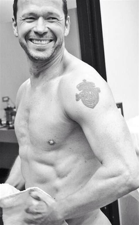 Naked Donnie Wahlberg Shows Off Six Pack