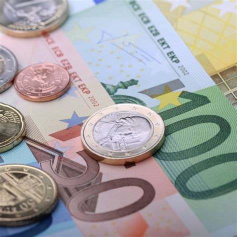 Das liegt daran, dass die banken immer noch ein altes system zum geldwechsel verwenden. Währung und Geldwechsel in Österreich