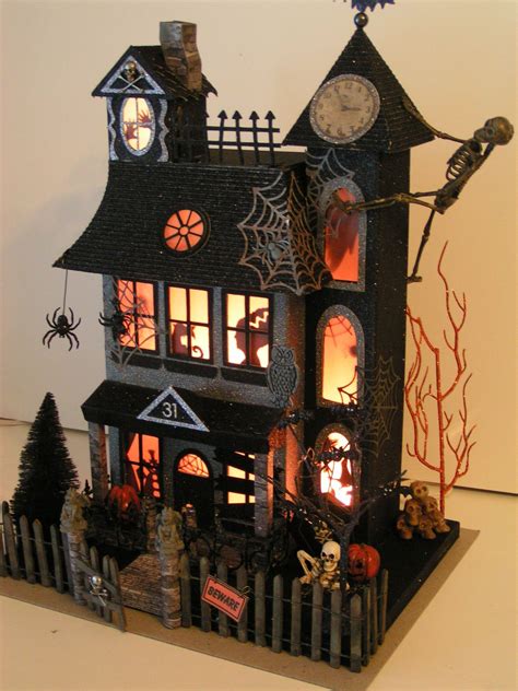 30 Cool Haunted House Crafts Perfect For Halloween Halloweenvillage 30 Cool Haunted House
