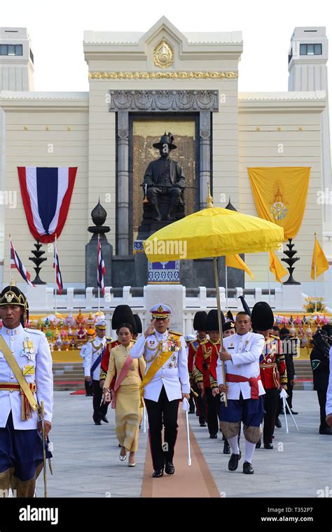 Bangkok Thailand 6th Apr 2019 Thai King Maha Vajiralongkorn C