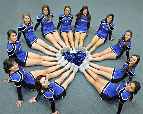 Pin By Jamie Jones On Athletes And Sports Cheer Team Pictures Cheer