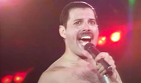 Rare Footage Of Freddie Mercury Singing An Extra Song During Encore
