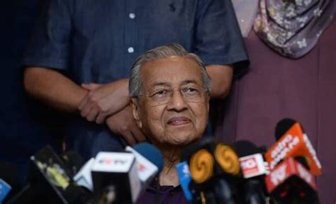 Agong dedahkan baginda minta tun mahathir tidak letak jawatan. Sah! Tun Mahathir Letak Jawatan Sebagai PM, Bersatu Keluar ...