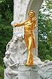 The Statue of Johann Strauss in stadtpark in Vienna, Austria | Pülm Reisen