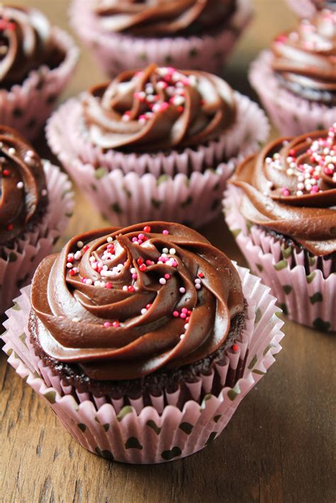 Gluten Free Chocolate Cupcakes With Fudge Frosting Delicious As It Looks