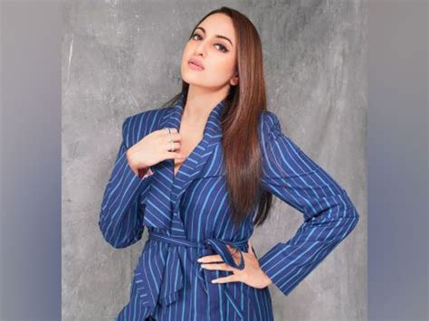 Sonakshi Sinha Shares Her Experience Of Working On Music Video Of Mil Mahiya Articles