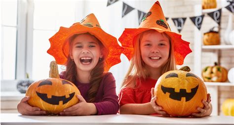 Wir wohnen nur 100 meter vom wald weg, von daher ist das ideal. Halloween-Rätsel für Kinder: Gitterrätsel und Labyrinth ...