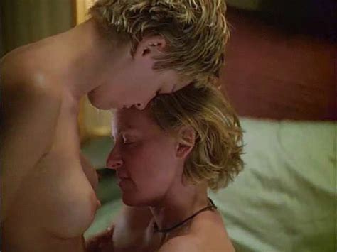 474px x 355px - Ellen Degeneres Breasts Lesbian Scene In If These WallsSexiezPix Web Porn