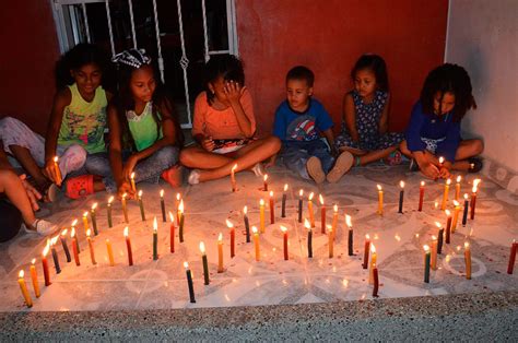 El 7 de diciembre, en las vísperas del día de la inmaculada concepción de maría, se celebra una de las fiestas más tradicionales de colombia, el día de las velitas o noche de las velitas. Desde Barranquilla llegaron las velitas a Riohacha | El ...