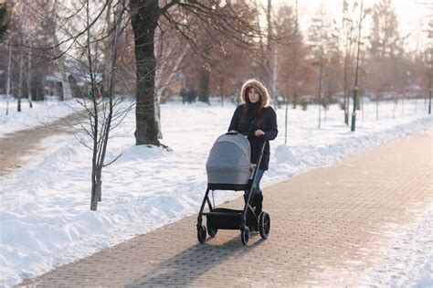 Premium Photo Beautiful Mother Walking In The Park With Her Little