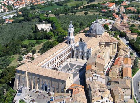 La Basilica Della Santa Casa Loreto Riviera Del Conero