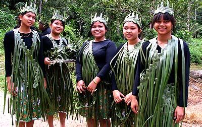 Bagi lelaki minang, perkawinan juga menjadi proses untuk masuk. Sidang Sosial: 192441 Rozaidi Azrie Bin Arifin