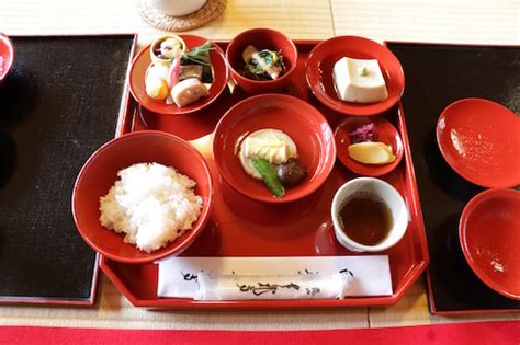 素材の味が命、日本伝統の湯豆腐と精進料理（京都） ：ヴィーガン・ベジタリアンレシピやプラントベース食品の商品情報をお届け：vegewel