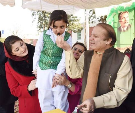 Nawaz Sharif And Daughter Maryam Nawan Adorable Clicks