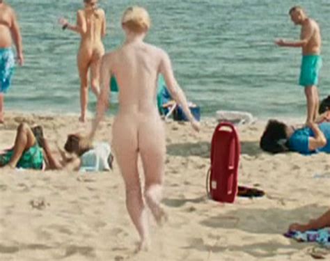 Naked Dakota Fanning In Beach Babes