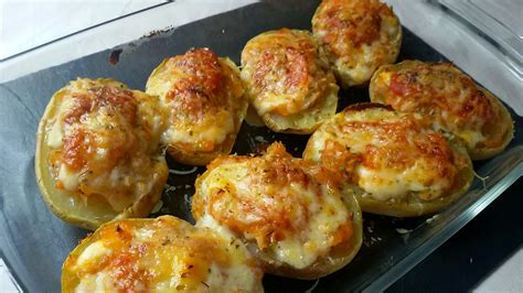 Con estas recetas puedes dar comienzo a tu menú diario o tus menús para celebraciones. Patatas rellenas de atún - Anna Recetas Fáciles