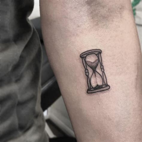 Hourglass Tattoo 45 Hour Glass Tattoo Ideas To Make You Think Of Time January 2021