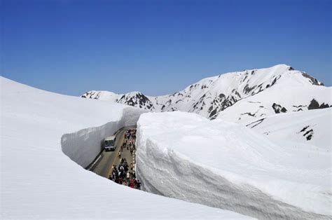 The 65 Foot 20m Snow Corridor In Japan Twistedsifter