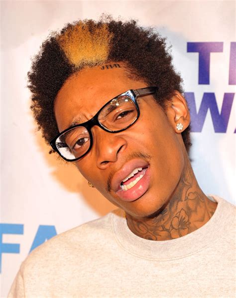 Learn how rich is he in this year and how he spends. Wiz Khalifa: Roll Up (official video)