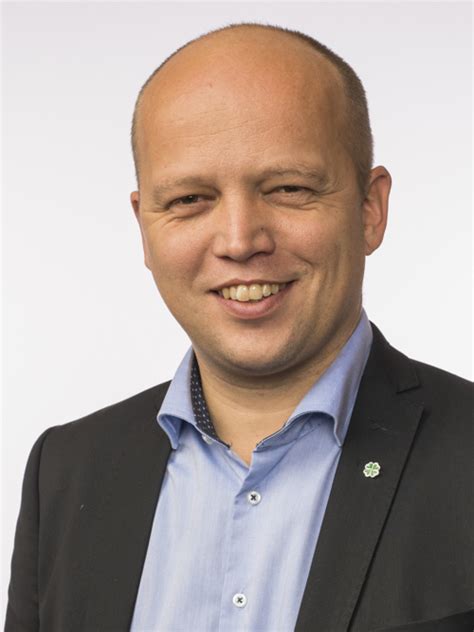 He has served as an mp, government minister and party leader, all achieved before the age of 36. Biografi: Vedum, Trygve Slagsvold
