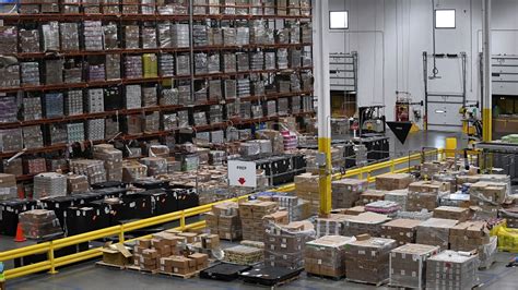 Fully Automated Shipping Warehouses Still A Decade Away Assures Amazon