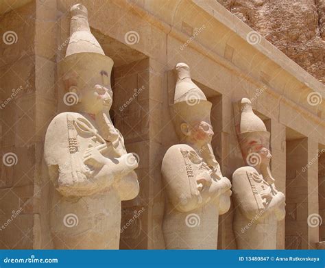 Estatuas Antiguas En El Templo De Hatschepsut Imagen De Archivo