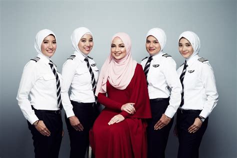 Airasia Female Pilots Take Naelofar Hijab To The Skies New Straits