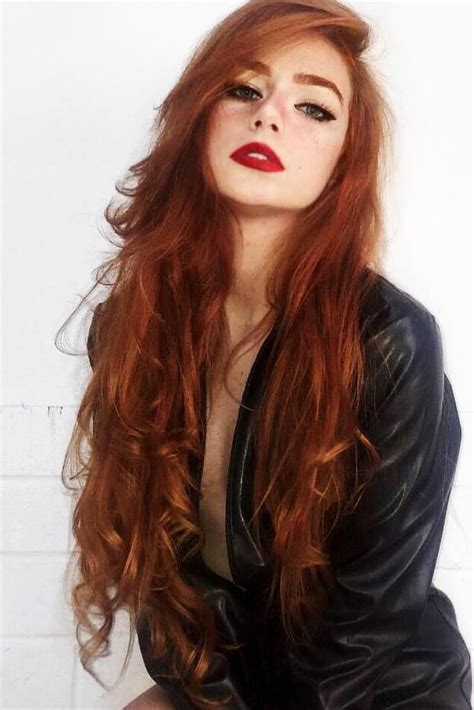Medium Reddish Tone Redhair Longhair Wavyhair Shades Of Red Hair Blonde Shades Red Hair