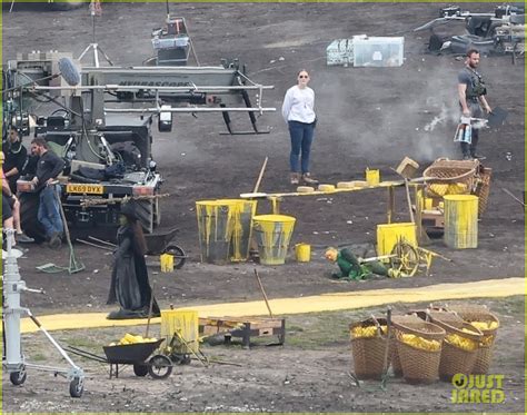 Wicked Set Photos Show Cynthia Erivo And Her Stunt Double Flying As