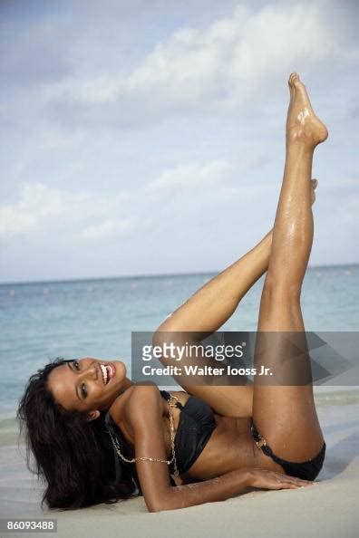 Model Selita Ebanks Poses For The 2008 Sports Illustrated Swimsuit News Photo Getty Images