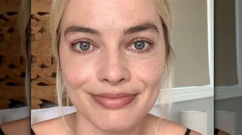 Heres What Margot Robbie Looks Like Going Makeup Free
