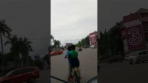Aksi Bocah Nekat Bersepeda Di Jalan Raya 😯 Youtube