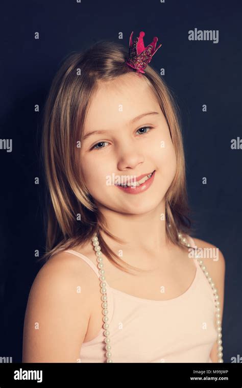 Lächelnd Jugendlich Mädchen Mode Portrait Stockfotografie Alamy