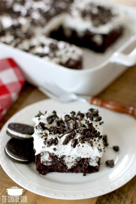 Allow the cake to cool for several minutes on the counter then put into the fridge to set up. Oreo pudding poke cake | Recipe | Oreo pudding, Oreo poke ...