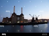 Battersea Power Station betrachtet von der Themse. Nachtzeit. London ...