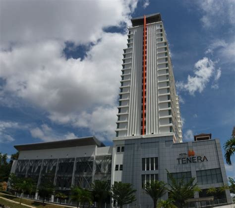 There are various clothing, fashion, and electronic shops and indoor stalls in the delapidated warta mall. orangbukit: Hotel Tenera @ Bandar Baru Bangi