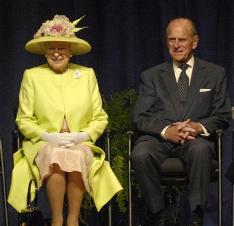 File Queen Elizabeth Ii And Prince Philip Visiting Nasa May 8 2007  Wikipedia