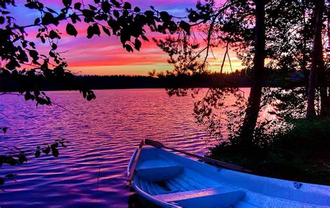 Boat On Lakeshore At Sunset Pretty Colorful Shore Bonito Sunset