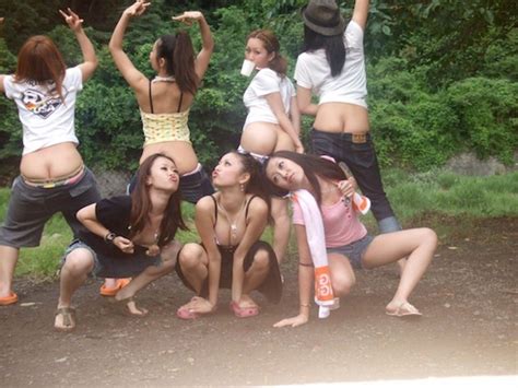Seven Slutty Japanese Girls From The City Strip Off In The Countryside