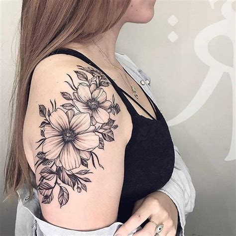 Lista Foto Tatuajes De Flores En El Hombro Para Mujeres Significado Mirada Tensa